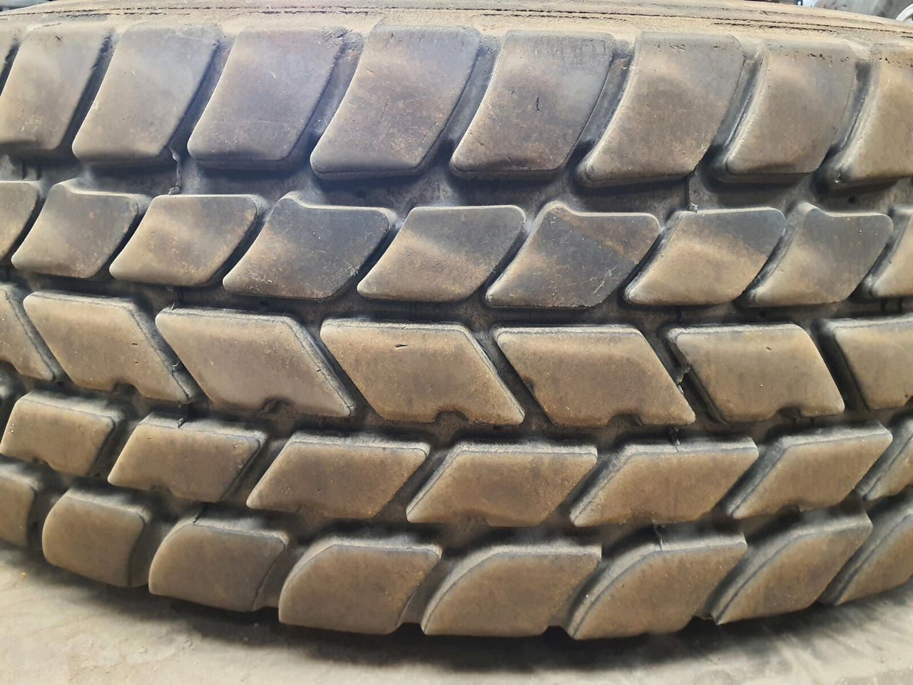 Grove Wheel 445/95R25 12 13.4 2p alu - Roată completă pentru Macara: Foto 3 Grove Wheel 445/95R25 12 13.4 2p alu - Roată completă pentru Macara: Foto 3