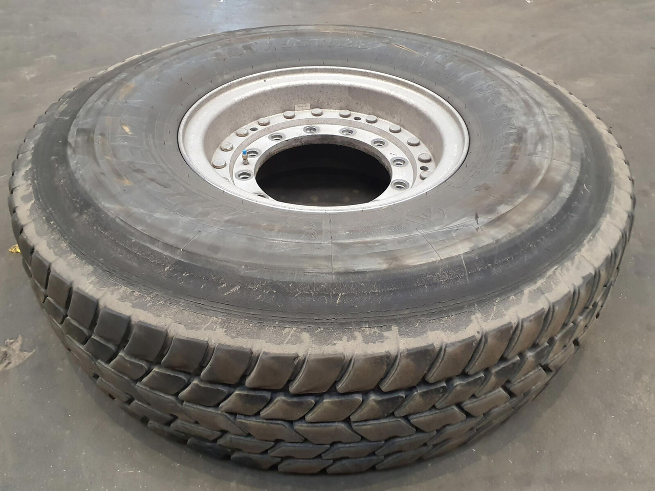 Grove Wheel 445/95R25 12 13.4 2p alu - Roată completă pentru Macara: Foto 2 Grove Wheel 445/95R25 12 13.4 2p alu - Roată completă pentru Macara: Foto 2