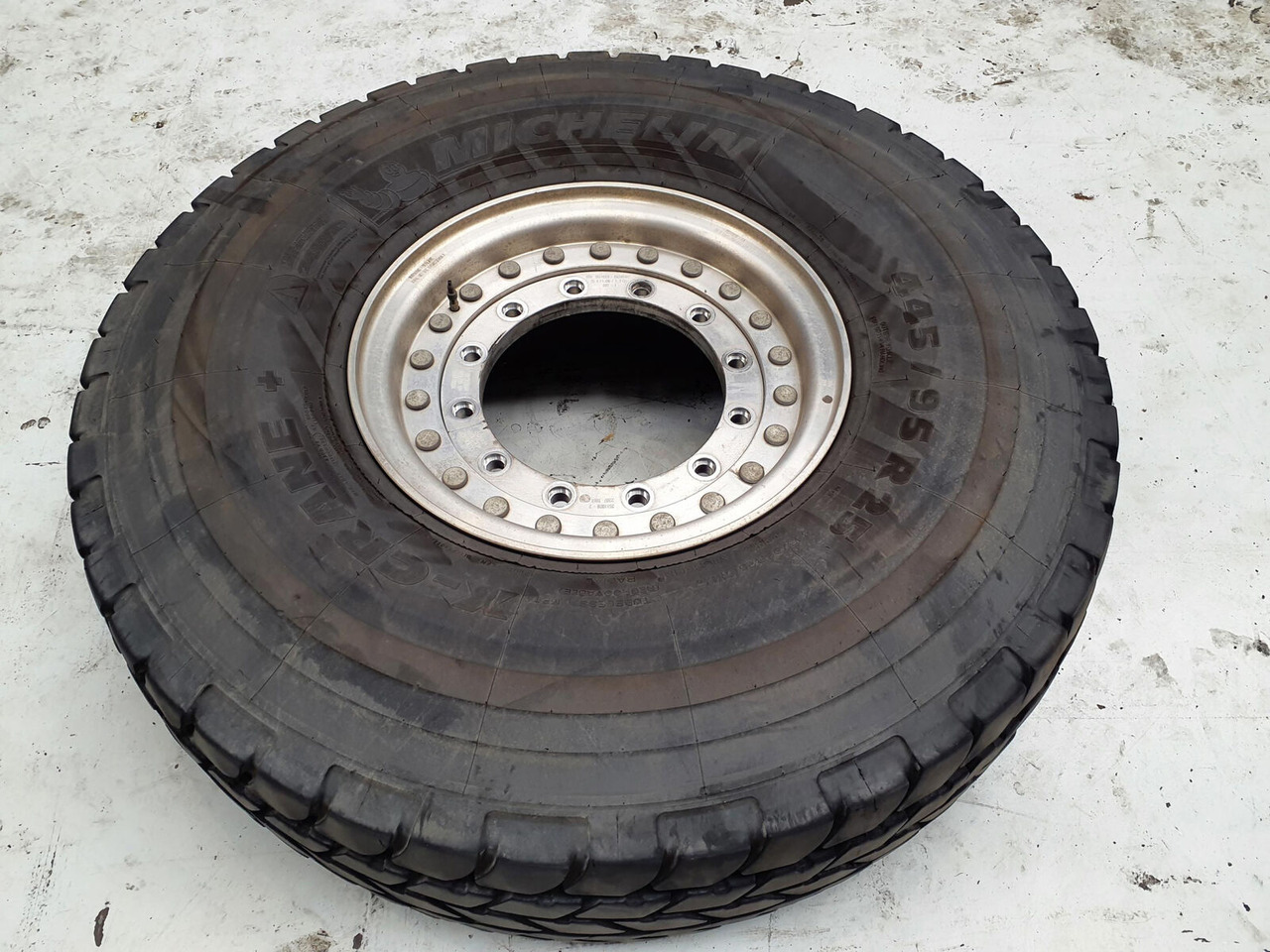 Grove Wheel 445/95R25 12 9 2p alu - Roată completă pentru Macara: Foto 2 Grove Wheel 445/95R25 12 9 2p alu - Roată completă pentru Macara: Foto 2