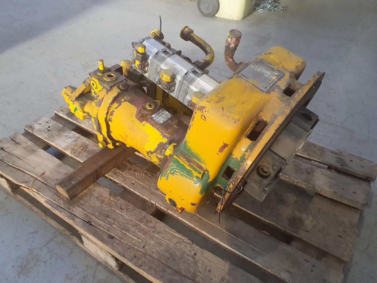 Krupp 70 GMT distributor gear box with pump set - Pompa hidraulica pentru Automacara: Foto 1 Krupp 70 GMT distributor gear box with pump set - Pompa hidraulica pentru Automacara: Foto 1
