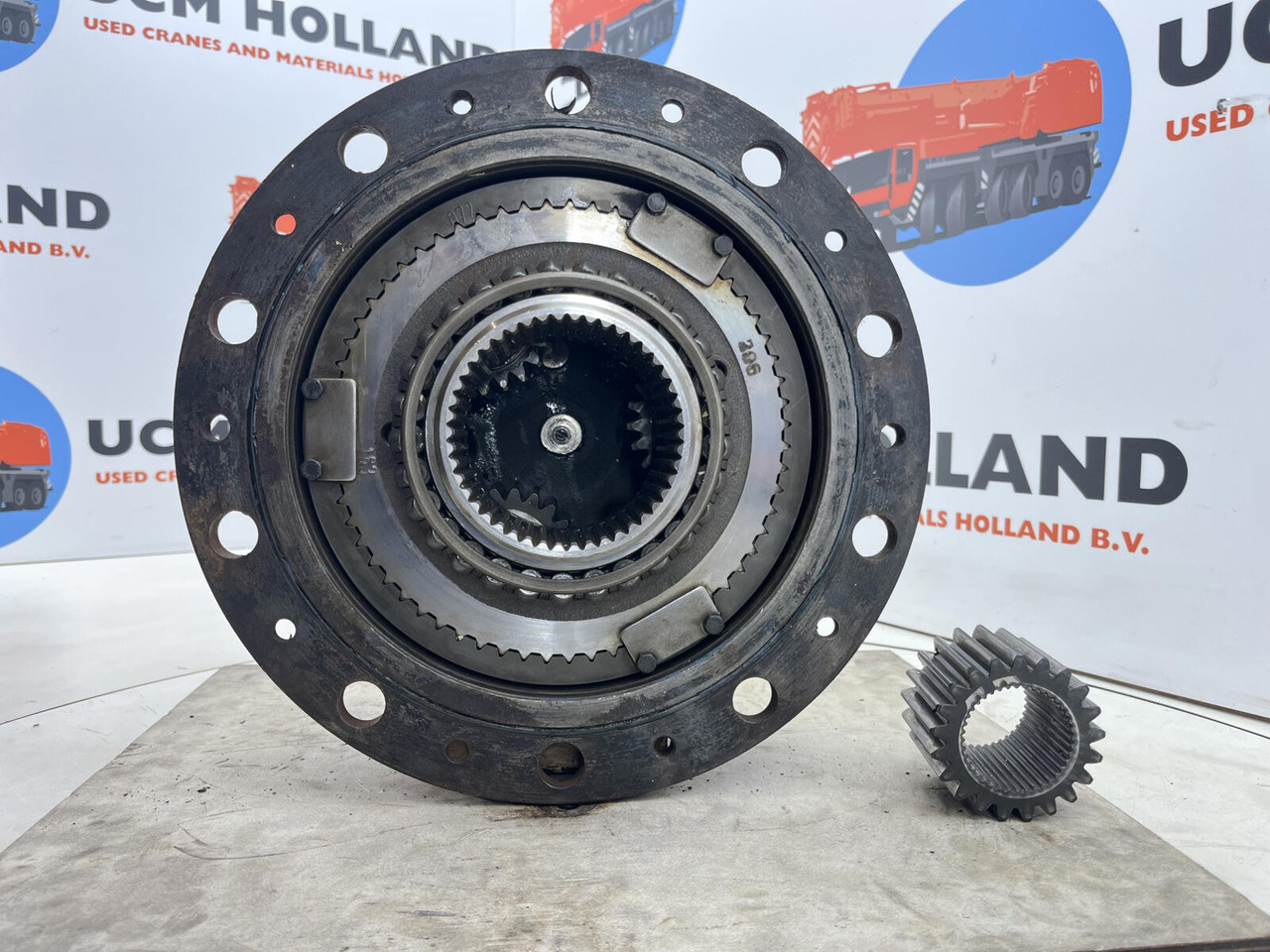 Krupp 70 GMT planetary gear 21-21-63-40-3pl-H135-46 - Transmisie finală pentru Automacara: Foto 5 Krupp 70 GMT planetary gear 21-21-63-40-3pl-H135-46 - Transmisie finală pentru Automacara: Foto 5