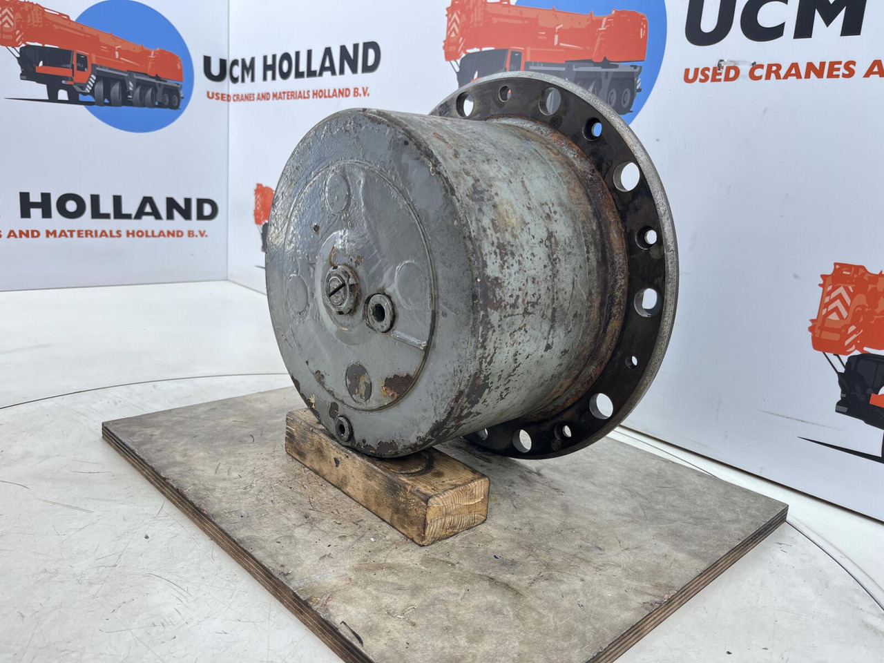 Krupp KMK 8350 planetary gear 22-25-74-40-4pl-H185-46 - Transmisie finală pentru Automacara: Foto 2 Krupp KMK 8350 planetary gear 22-25-74-40-4pl-H185-46 - Transmisie finală pentru Automacara: Foto 2