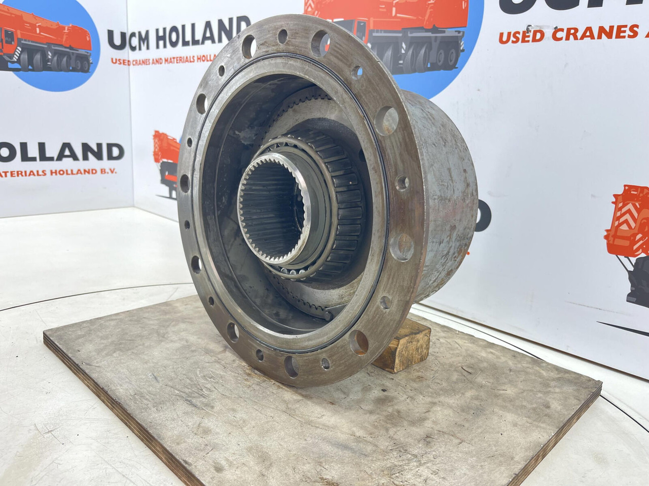 Krupp KMK 8350 planetary gear 22-25-74-40-4pl-H185-46 - Transmisie finală pentru Automacara: Foto 3 Krupp KMK 8350 planetary gear 22-25-74-40-4pl-H185-46 - Transmisie finală pentru Automacara: Foto 3