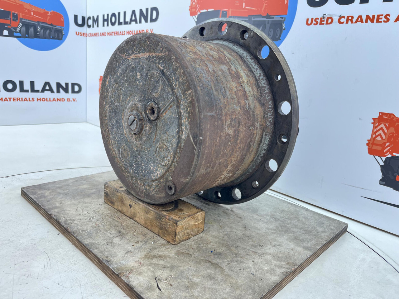 Krupp KMK 8350 planetary gear 22-25-74-40-4pl-H185-46 - Transmisie finală pentru Automacara: Foto 2 Krupp KMK 8350 planetary gear 22-25-74-40-4pl-H185-46 - Transmisie finală pentru Automacara: Foto 2
