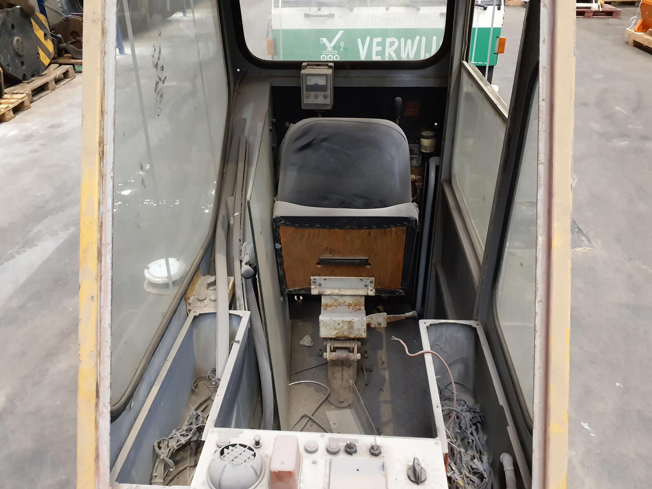 Liebherr LT 1120 upper cabin - Cabină pentru Automacara: Foto 5 Liebherr LT 1120 upper cabin - Cabină pentru Automacara: Foto 5