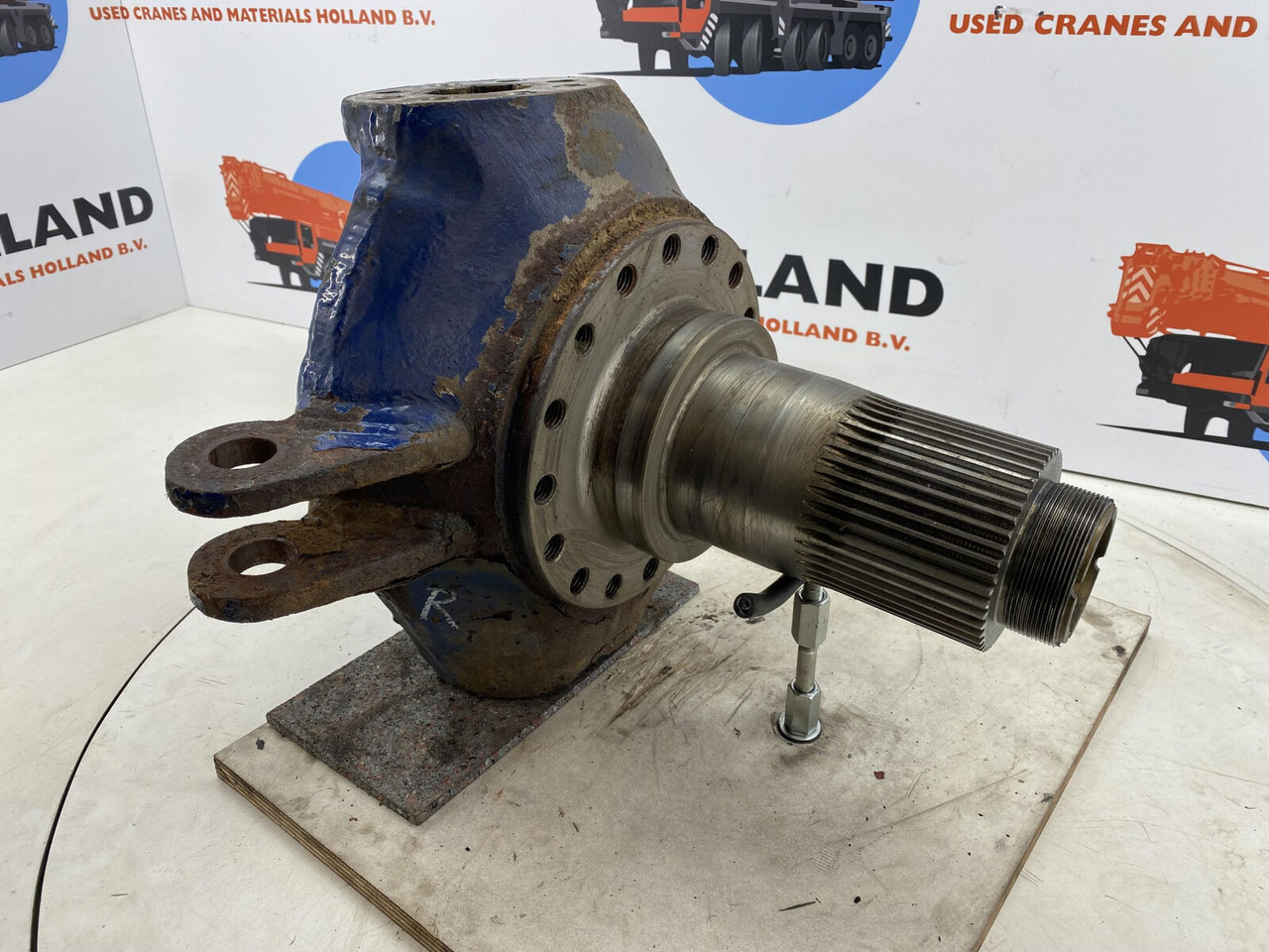 Liebherr LTM 1030-2 Steering knuckle 16 holes axle 2 - Fuzeta pentru Automacara: Foto 3 Liebherr LTM 1030-2 Steering knuckle 16 holes axle 2 - Fuzeta pentru Automacara: Foto 3