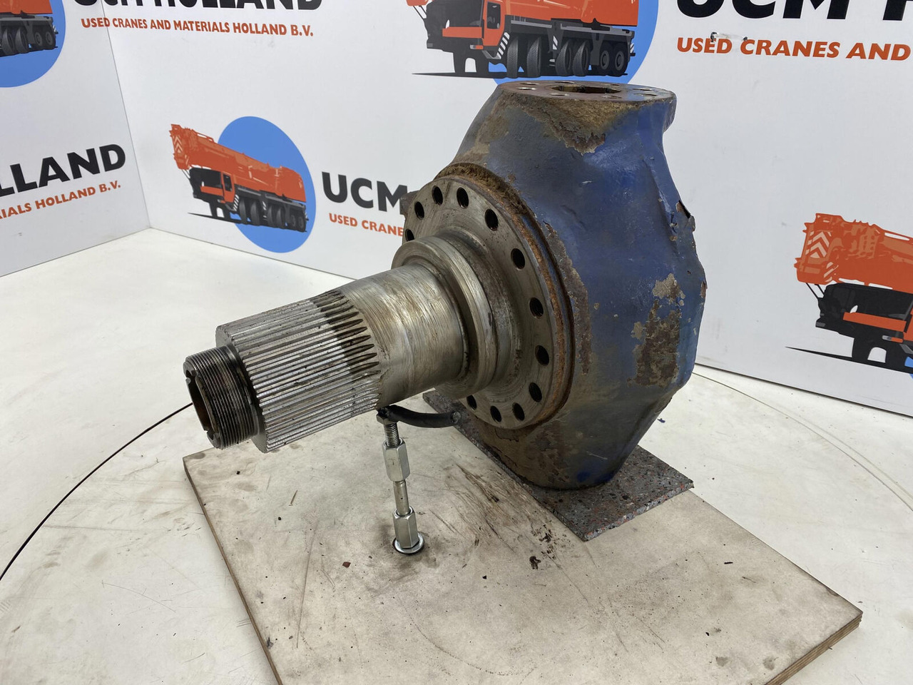 Liebherr LTM 1030-2 Steering knuckle 16 holes axle 2 - Fuzeta pentru Automacara: Foto 1 Liebherr LTM 1030-2 Steering knuckle 16 holes axle 2 - Fuzeta pentru Automacara: Foto 1