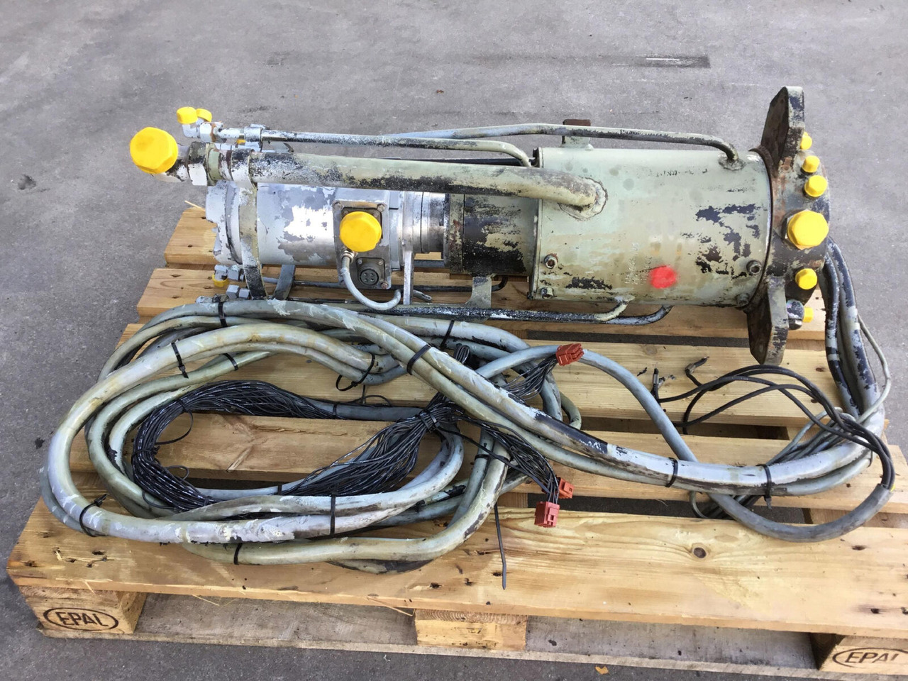 Liebherr LTM 1035-2 hydraulic and electric Swivel - Hidraulică pentru Automacara: Foto 3 Liebherr LTM 1035-2 hydraulic and electric Swivel - Hidraulică pentru Automacara: Foto 3