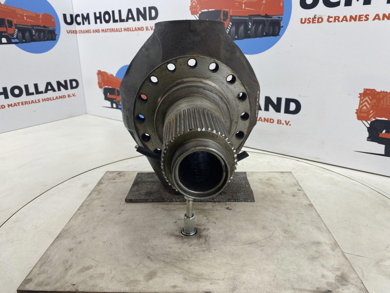 Liebherr LTM 1035 Steering knuckle 16 holes axle 1 - Fuzeta pentru Automacara: Foto 2 Liebherr LTM 1035 Steering knuckle 16 holes axle 1 - Fuzeta pentru Automacara: Foto 2