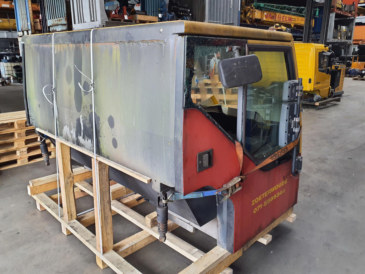 Liebherr LTM 1060-2 drivers cabin - Cabină pentru Macara: Foto 3 Liebherr LTM 1060-2 drivers cabin - Cabină pentru Macara: Foto 3