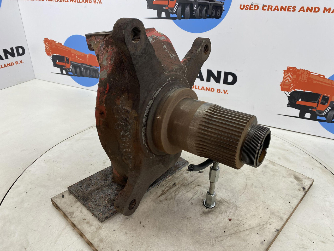 Liebherr LTM 1060 Steering knuckle axle 1 and 2 - Fuzeta pentru Automacara: Foto 3 Liebherr LTM 1060 Steering knuckle axle 1 and 2 - Fuzeta pentru Automacara: Foto 3