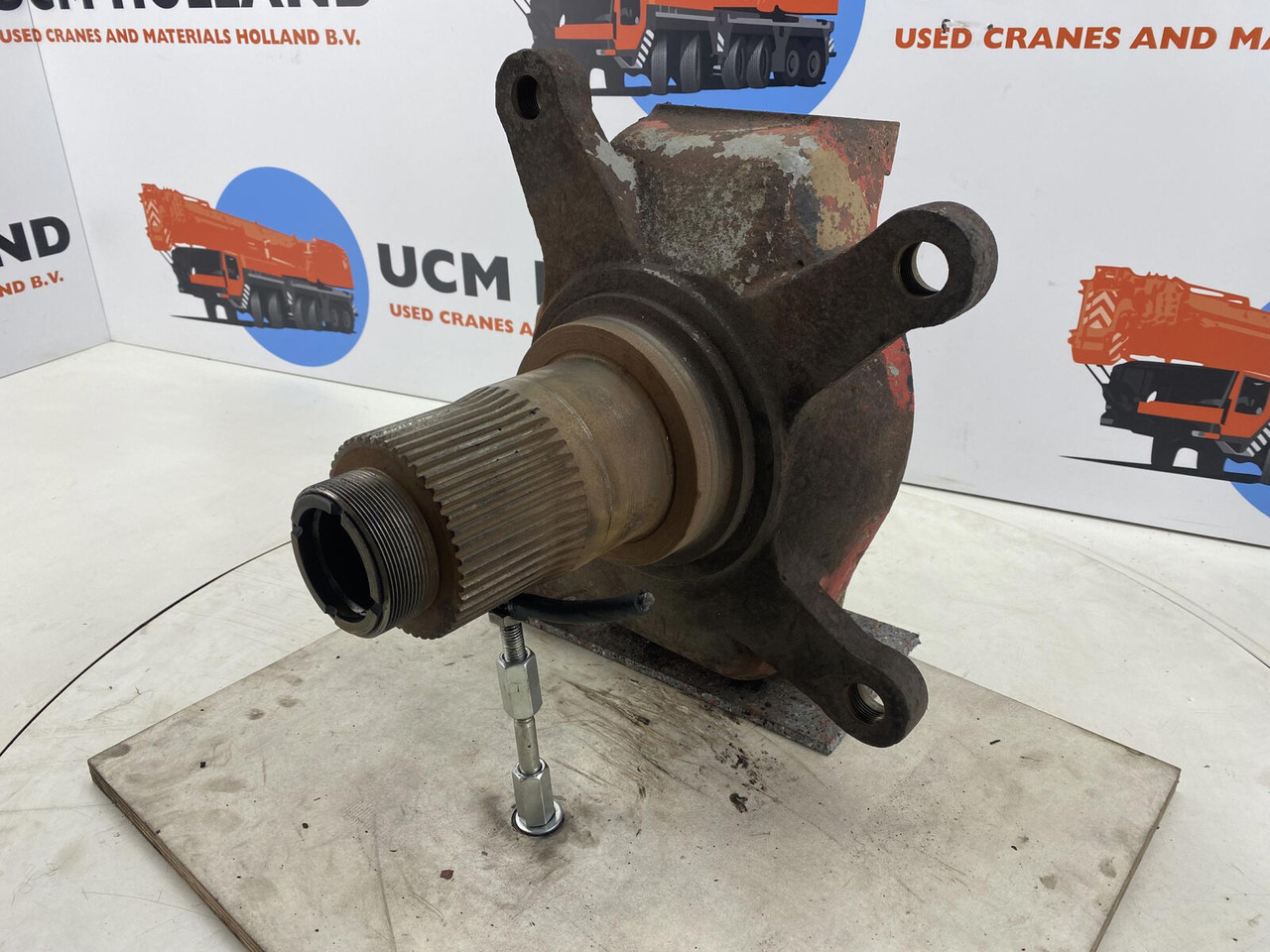 Liebherr LTM 1060 Steering knuckle axle 1 and 2 - Fuzeta pentru Automacara: Foto 1 Liebherr LTM 1060 Steering knuckle axle 1 and 2 - Fuzeta pentru Automacara: Foto 1