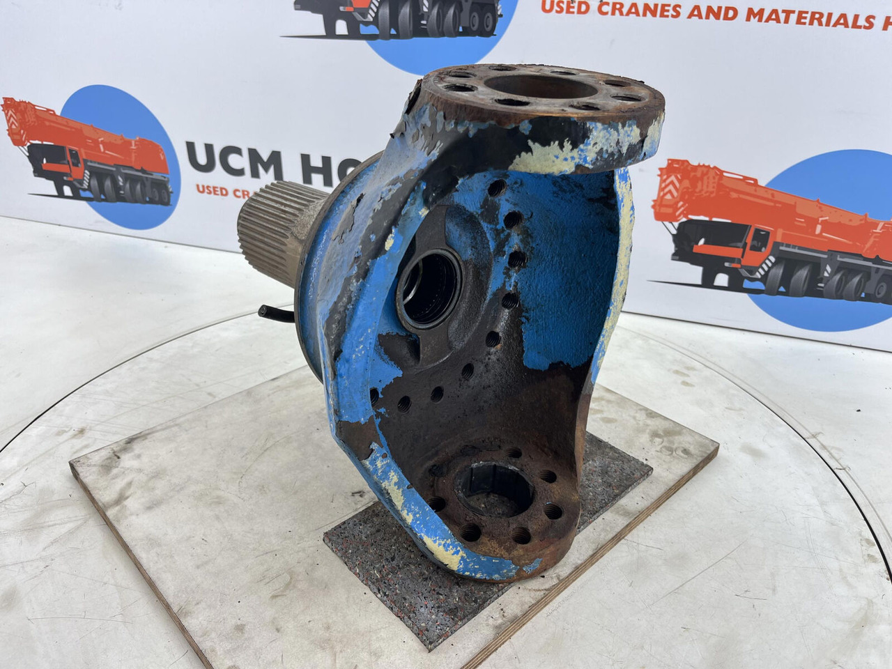 Liebherr LTM 1070 Steering knuckle 16 holes axle 4 - Fuzeta pentru Automacara: Foto 4 Liebherr LTM 1070 Steering knuckle 16 holes axle 4 - Fuzeta pentru Automacara: Foto 4
