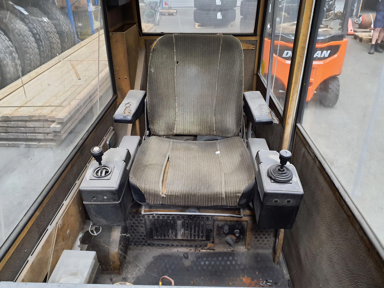 Liebherr LTM 1140 upper cabin - Cabină pentru Automacara: Foto 5 Liebherr LTM 1140 upper cabin - Cabină pentru Automacara: Foto 5