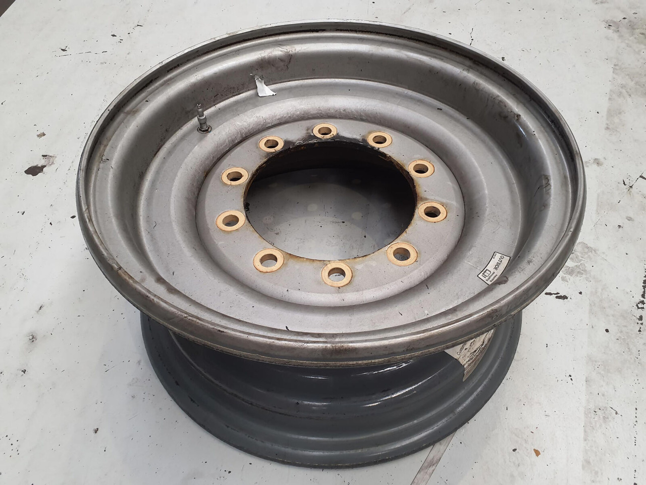 Liebherr Rim 445/95R25 10 12 1p - Jantă pentru Macara: Foto 1 Liebherr Rim 445/95R25 10 12 1p - Jantă pentru Macara: Foto 1