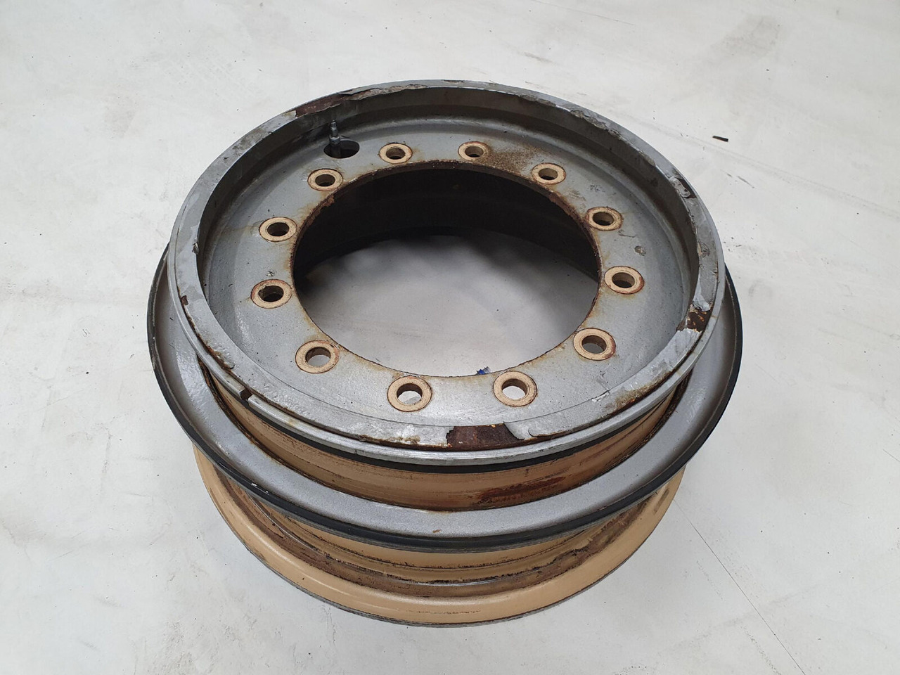 Rim 385/95R25 12 5.5 3p - Jantă pentru Macara: Foto 1 Rim 385/95R25 12 5.5 3p - Jantă pentru Macara: Foto 1