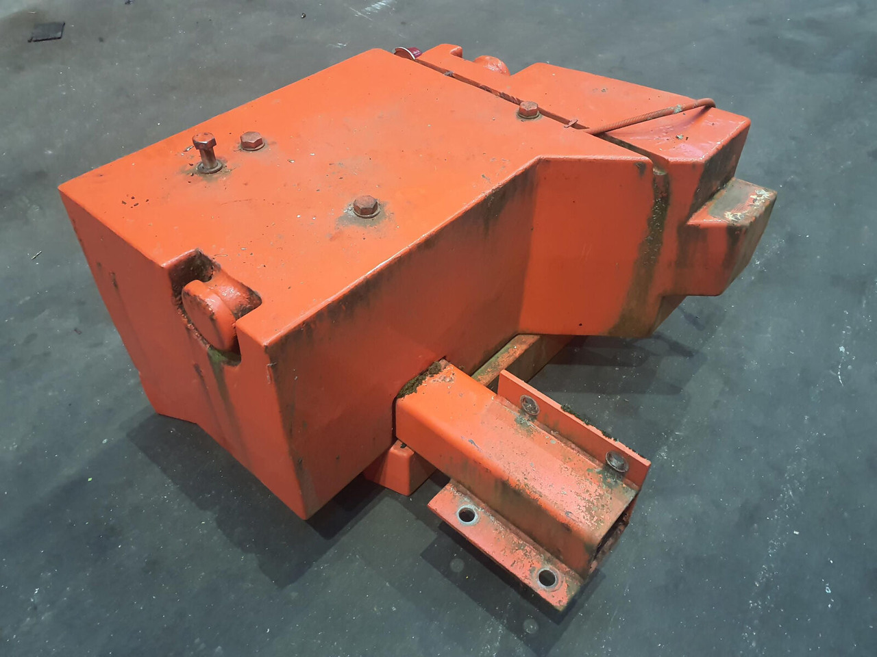 Terex AC 155 counterweight 1.2t + 0,3t right - Contragreutate pentru Automacara: Foto 3 Terex AC 155 counterweight 1.2t + 0,3t right - Contragreutate pentru Automacara: Foto 3