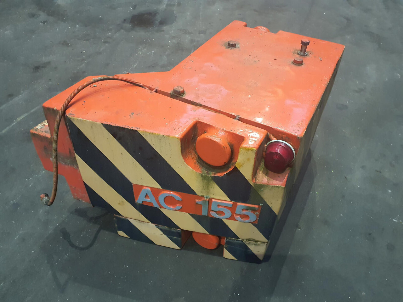 Terex AC 155 counterweight 1.2t + 0,3t right - Contragreutate pentru Automacara: Foto 1 Terex AC 155 counterweight 1.2t + 0,3t right - Contragreutate pentru Automacara: Foto 1