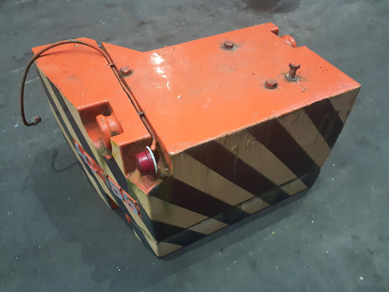 Terex AC 155 counterweight 1.2t + 0,3t right - Contragreutate pentru Automacara: Foto 5 Terex AC 155 counterweight 1.2t + 0,3t right - Contragreutate pentru Automacara: Foto 5