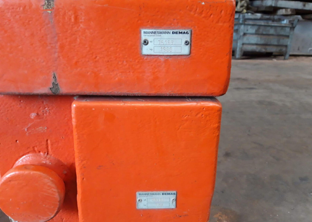 Terex AC 205 counterweight 2.6 ton (0.7/1.9t) - Contragreutate pentru Automacara: Foto 5 Terex AC 205 counterweight 2.6 ton (0.7/1.9t) - Contragreutate pentru Automacara: Foto 5