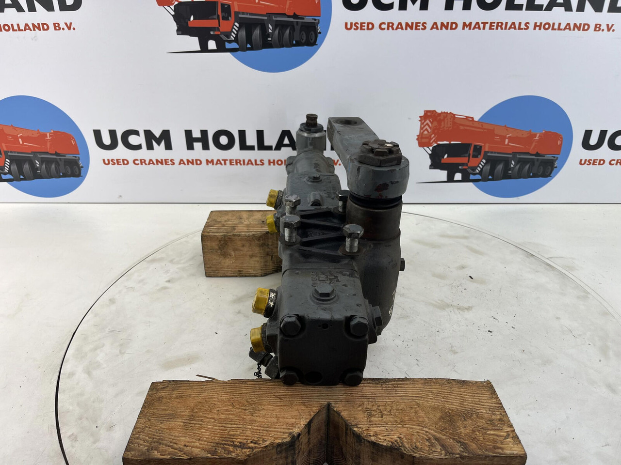 ZF LTM 1050-1 steering box - Casetă de direcție pentru Automacara: Foto 4 ZF LTM 1050-1 steering box - Casetă de direcție pentru Automacara: Foto 4