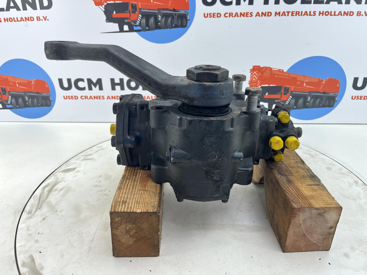 ZF LTM 1070 4.2 Steering box - Casetă de direcție pentru Automacara: Foto 3 ZF LTM 1070 4.2 Steering box - Casetă de direcție pentru Automacara: Foto 3