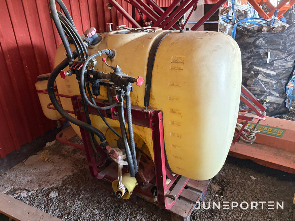 Hardi Växtskyddsspruta 1301 NK 800 - 12 SB - Maşină de erbicidat purtata: Foto 4 Hardi Växtskyddsspruta 1301 NK 800 - 12 SB - Maşină de erbicidat purtata: Foto 4