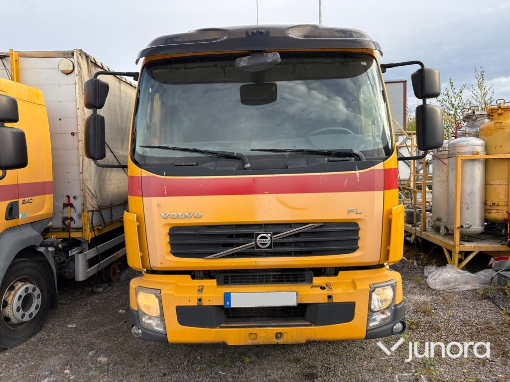 Lastbil Volvo FL-280 4*2 - Camion cu prelată: Foto 2 Lastbil Volvo FL-280 4*2 - Camion cu prelată: Foto 2