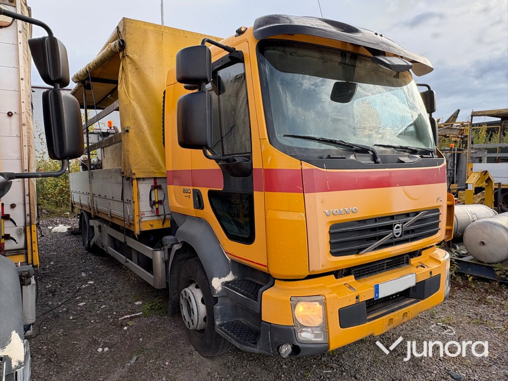 Lastbil Volvo FL-280 4*2 - Camion cu prelată: Foto 3 Lastbil Volvo FL-280 4*2 - Camion cu prelată: Foto 3