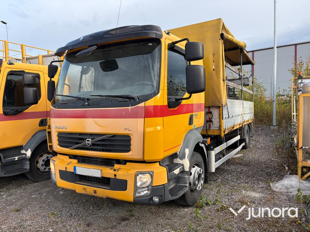 Lastbil Volvo FL-280 4*2 - Camion cu prelată: Foto 1 Lastbil Volvo FL-280 4*2 - Camion cu prelată: Foto 1