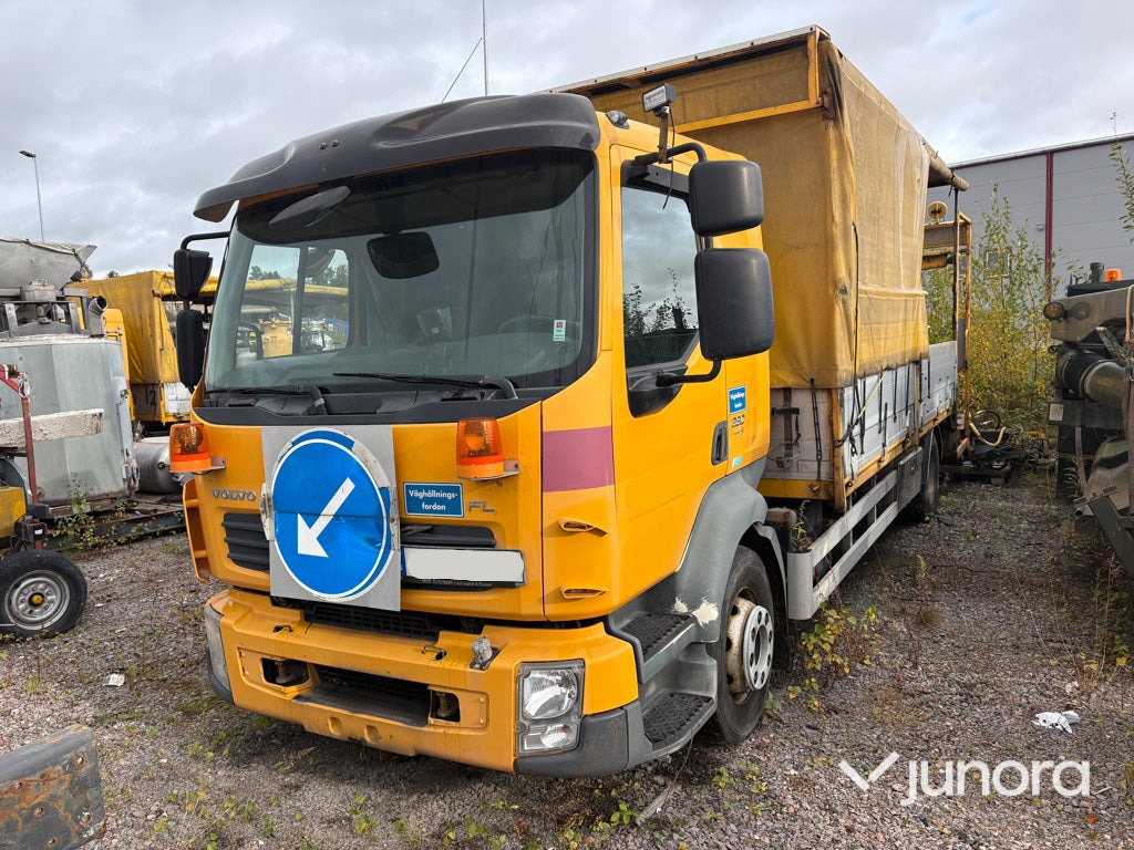 Lastbil Volvo FLL 240-280 HP 42R - Camion cu prelată, Maşina comunala: Foto 1 Lastbil Volvo FLL 240-280 HP 42R - Camion cu prelată, Maşina comunala: Foto 1