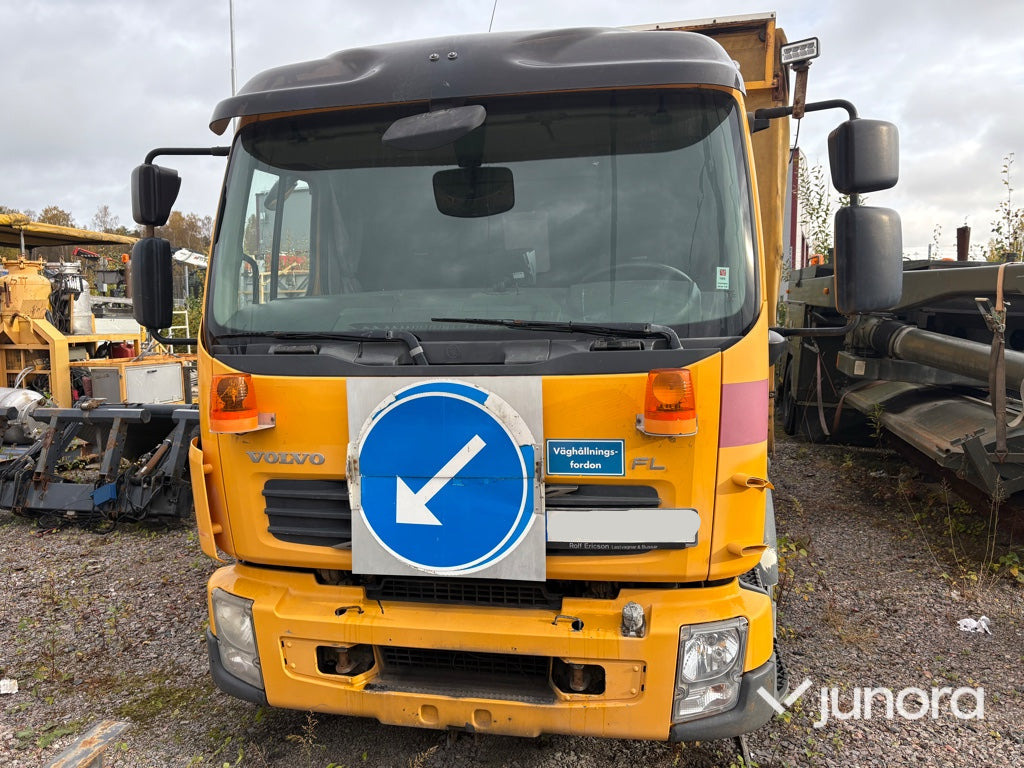Lastbil Volvo FLL 240-280 HP 42R - Camion cu prelată, Maşina comunala: Foto 2 Lastbil Volvo FLL 240-280 HP 42R - Camion cu prelată, Maşina comunala: Foto 2