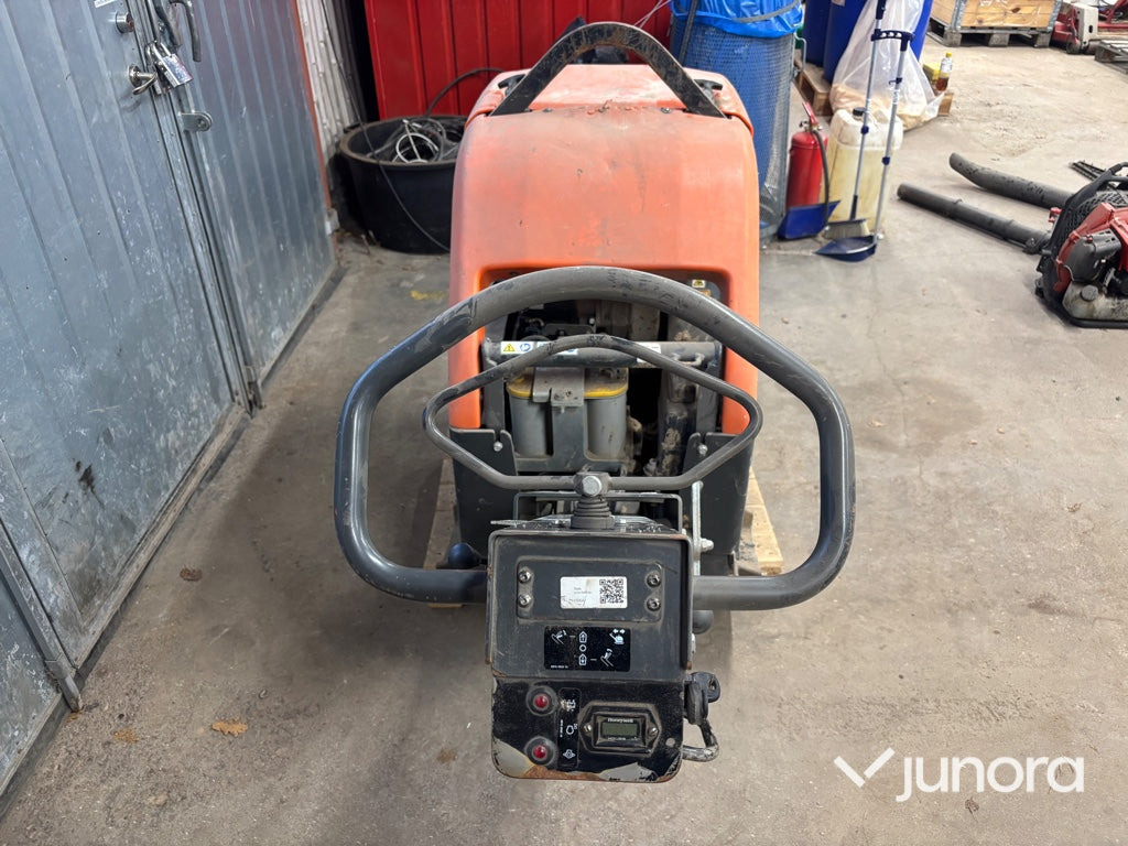 Markvibrator - Husqvarna LG 504 - Placă compactoare: Foto 3 Markvibrator - Husqvarna LG 504 - Placă compactoare: Foto 3