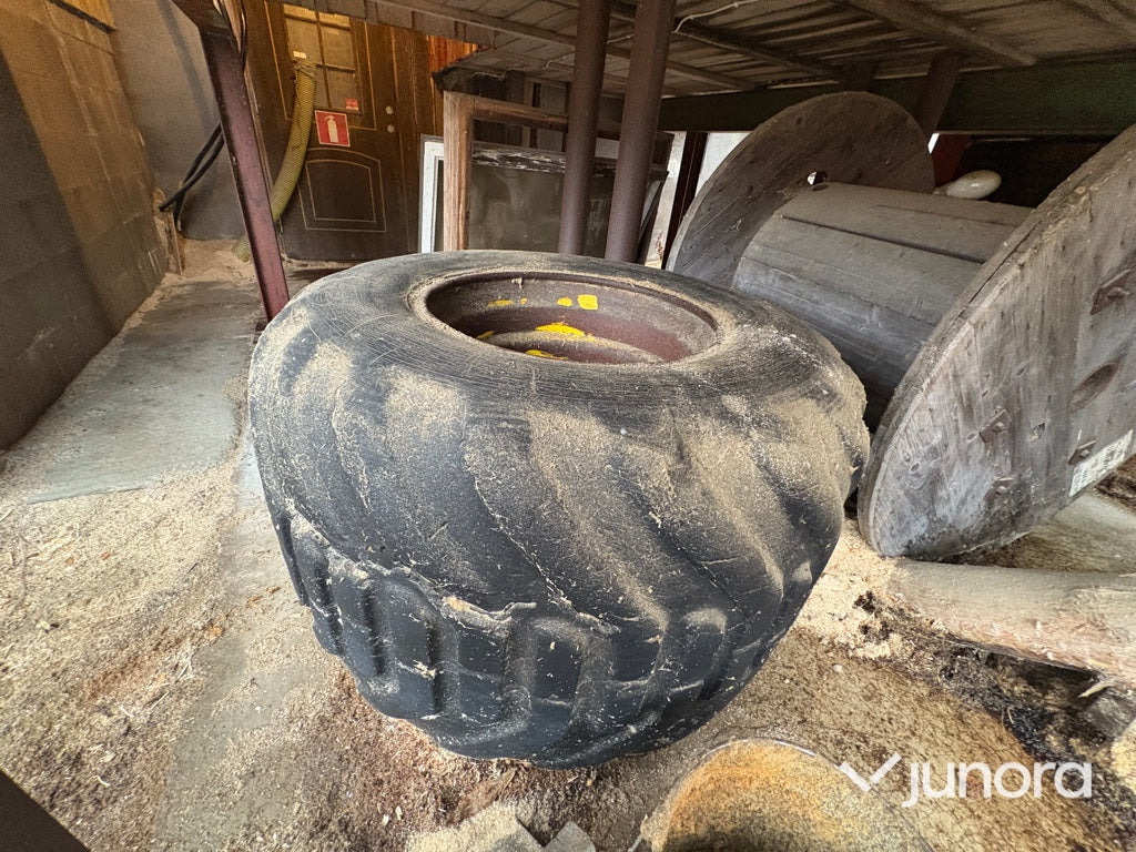 Reservhjul + fälg - John Deer 810 Skotare - Roată completă pentru Utilaje agricole: Foto 2 Reservhjul + fälg - John Deer 810 Skotare - Roată completă pentru Utilaje agricole: Foto 2