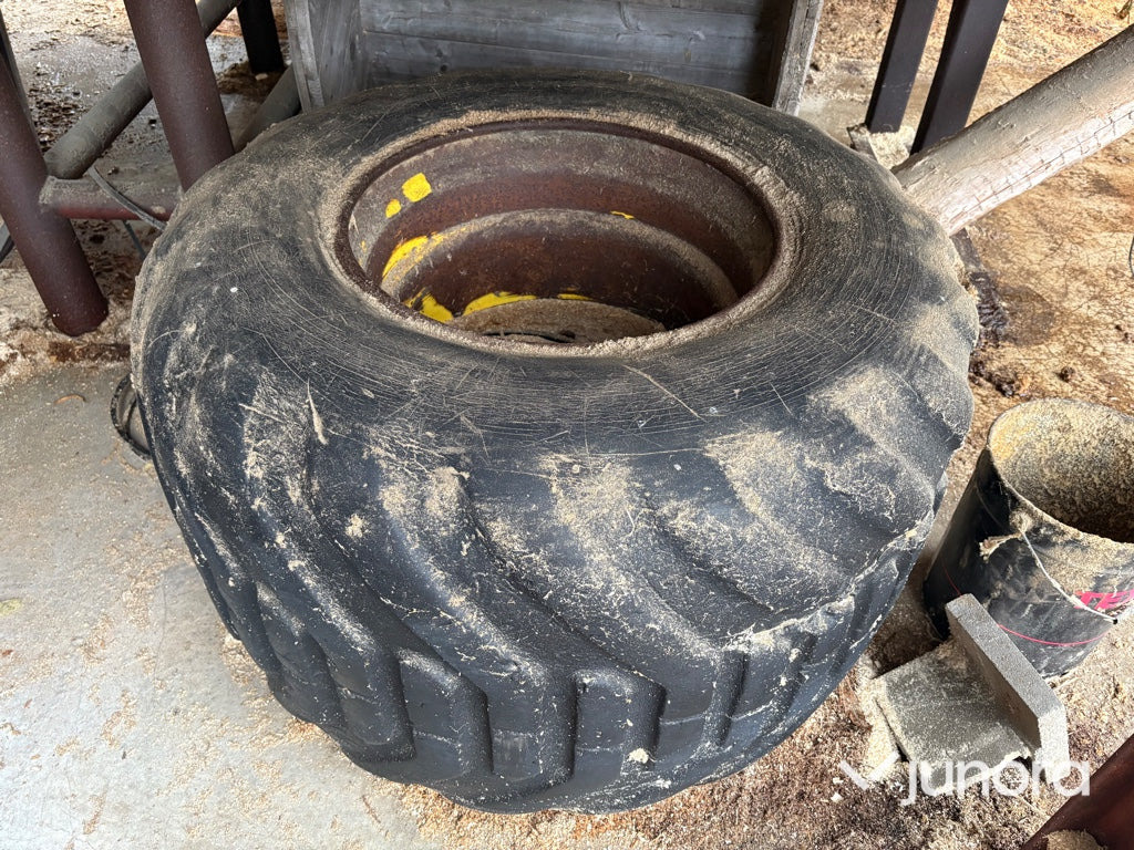 Reservhjul + fälg - John Deer 810 Skotare - Roată completă pentru Utilaje agricole: Foto 1 Reservhjul + fälg - John Deer 810 Skotare - Roată completă pentru Utilaje agricole: Foto 1