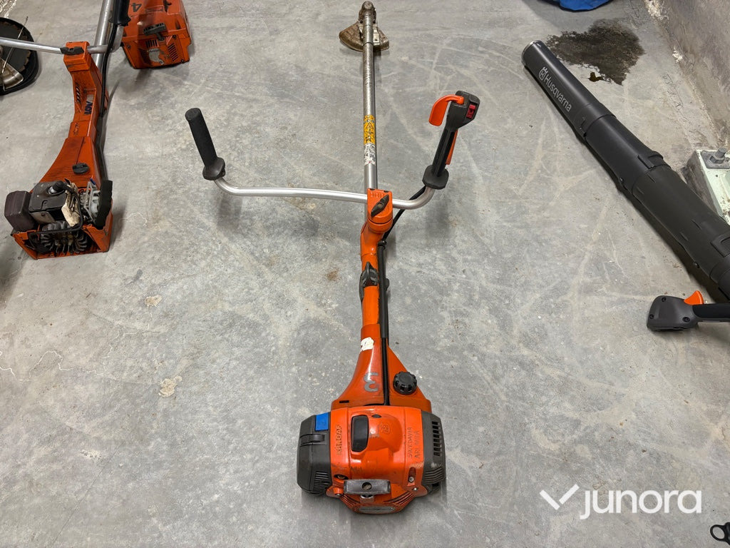 Röjsåg - Husqvarna, 545FX, 4st - Maşină de tuns iarba: Foto 1 Röjsåg - Husqvarna, 545FX, 4st - Maşină de tuns iarba: Foto 1