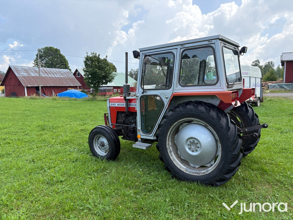 Traktor - Massey Ferguson 240 - Tractor agricol: Foto 3 Traktor - Massey Ferguson 240 - Tractor agricol: Foto 3