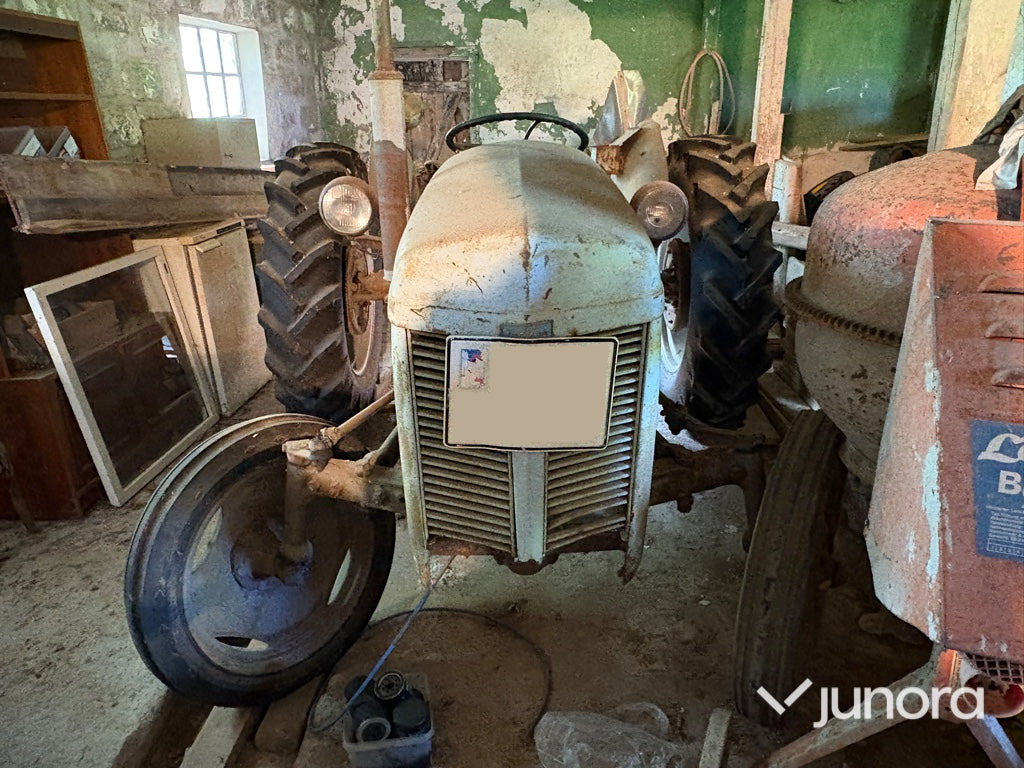 Traktor - Massey Ferguson, Grålle - Tractor agricol: Foto 1 Traktor - Massey Ferguson, Grålle - Tractor agricol: Foto 1