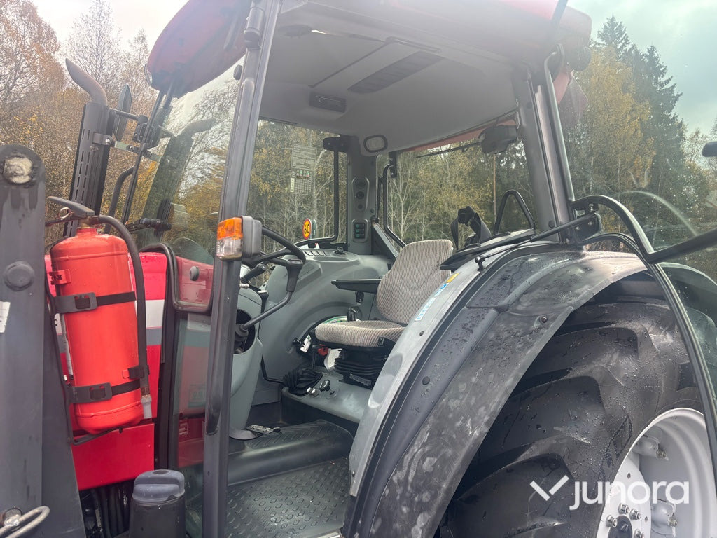 Traktor - McCormick C100 Max med lastare - Tractor agricol: Foto 4 Traktor - McCormick C100 Max med lastare - Tractor agricol: Foto 4