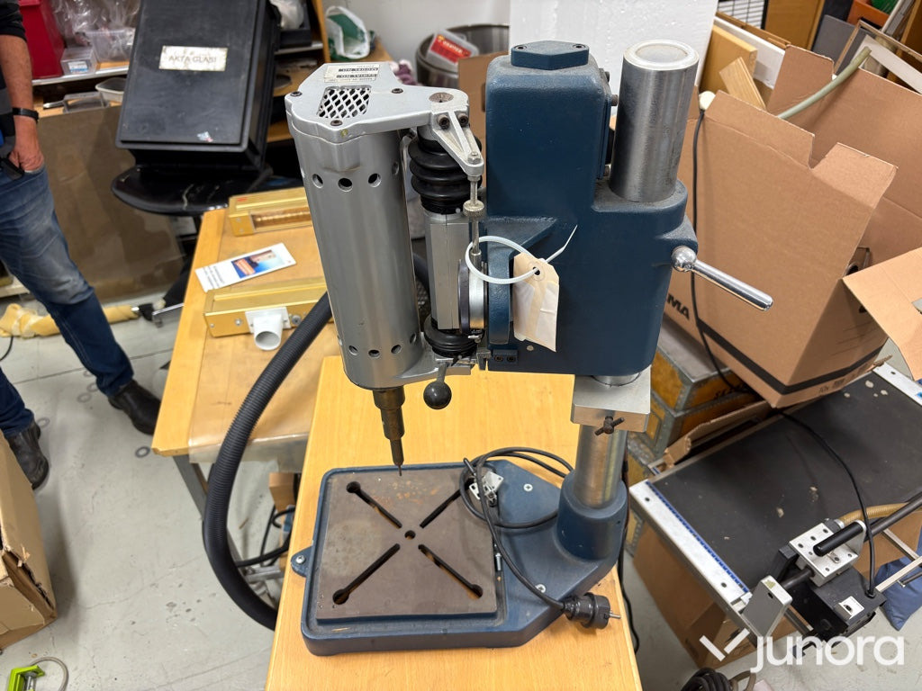 Ultraljudsborr - KERRY Ultrasonics, KDS150 - Mașină de găurit cu coloană: Foto 2 Ultraljudsborr - KERRY Ultrasonics, KDS150 - Mașină de găurit cu coloană: Foto 2