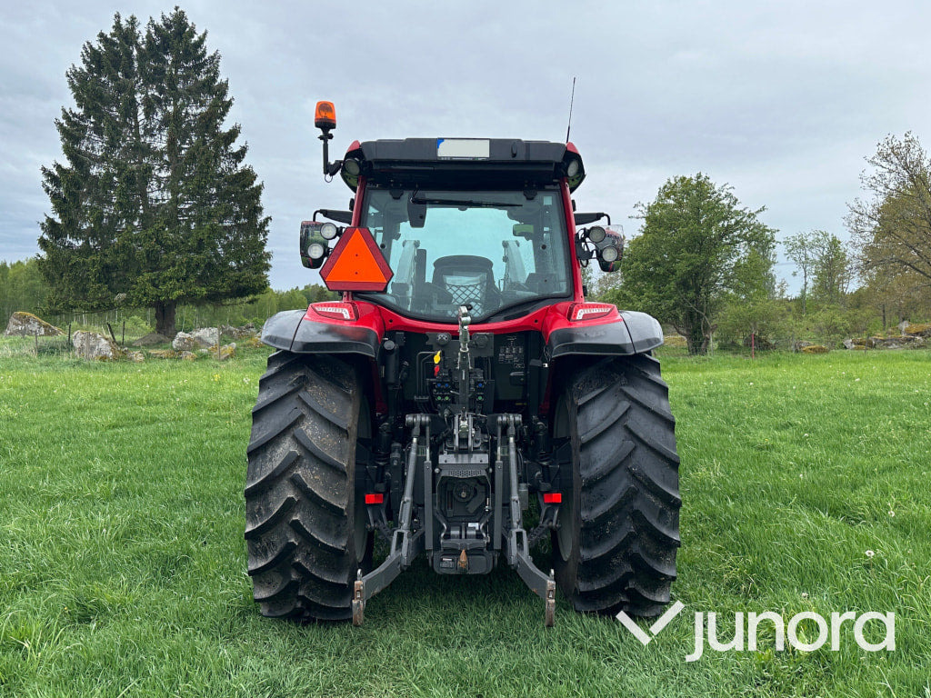 Valtra G 125 E Versu med lastare - Tractor agricol: Foto 4 Valtra G 125 E Versu med lastare - Tractor agricol: Foto 4
