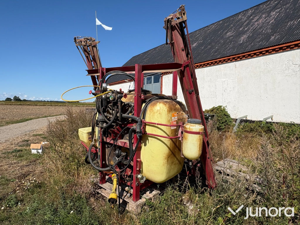 Växtspruta - Hardi, 1000L, 12M - Maşină de erbicidat purtata: Foto 1 Växtspruta - Hardi, 1000L, 12M - Maşină de erbicidat purtata: Foto 1