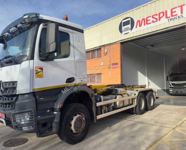Mercedes Arocs 2645 K - Camion cu cârlig: Foto 1 Mercedes Arocs 2645 K - Camion cu cârlig: Foto 1