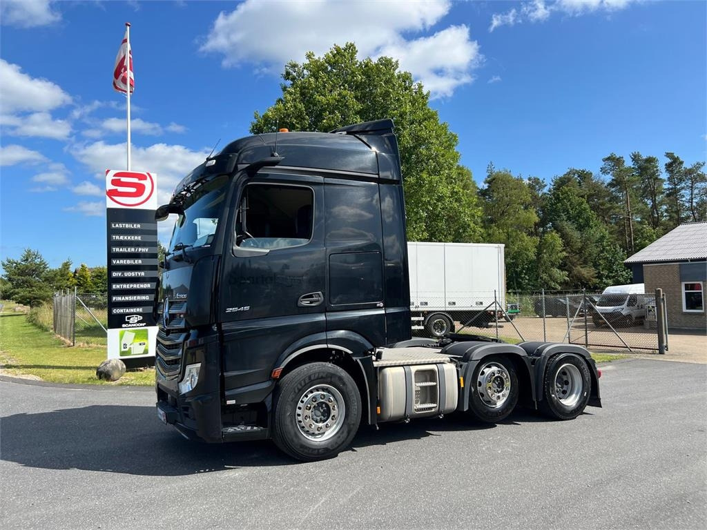 Mercedes-Benz Actros 2545 LS - Cap tractor: Foto 1 Mercedes-Benz Actros 2545 LS - Cap tractor: Foto 1