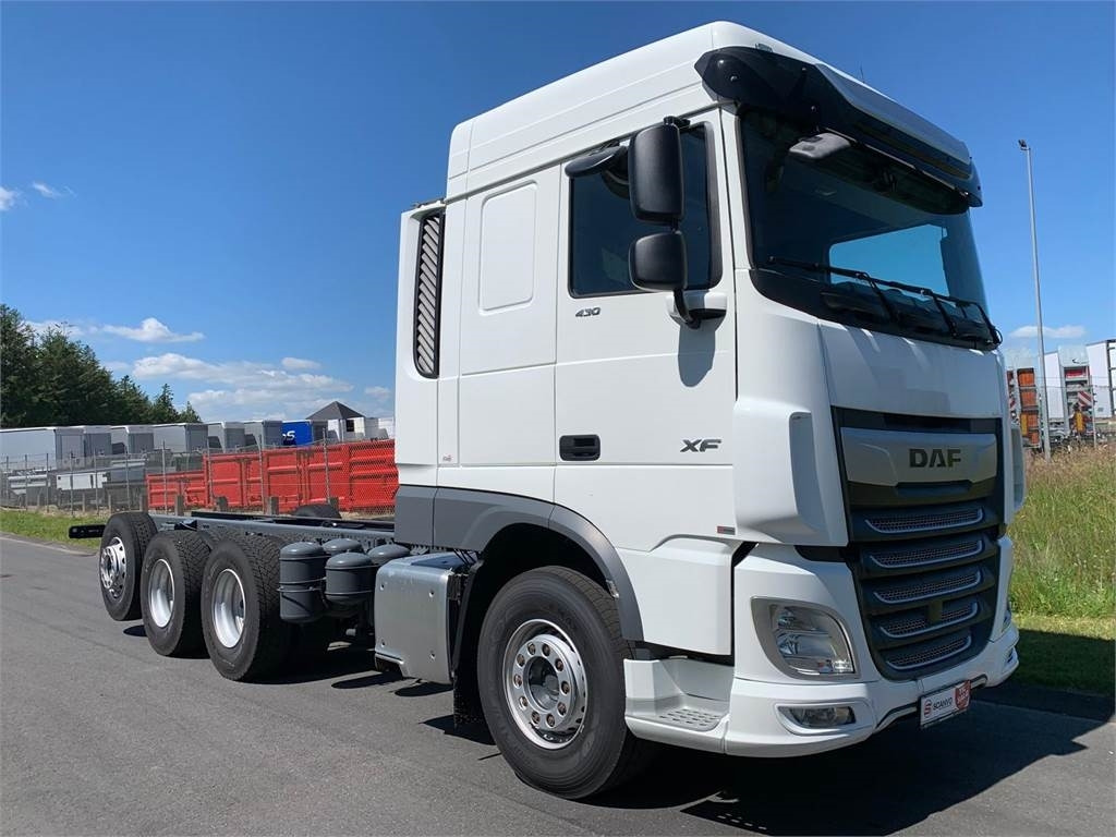 DAF XF 430 FAW 8x4*4 Tridem - Camion şasiu: Foto 2 DAF XF 430 FAW 8x4*4 Tridem - Camion şasiu: Foto 2