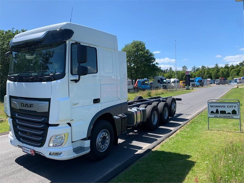 DAF XF 430 FAW 8x4*4 Tridem - Camion container de gunoi: Foto 2 DAF XF 430 FAW 8x4*4 Tridem - Camion container de gunoi: Foto 2