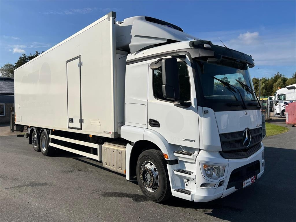 Mercedes-Benz Actros 2530 L 6x2*4 - Camion frigider: Foto 2 Mercedes-Benz Actros 2530 L 6x2*4 - Camion frigider: Foto 2