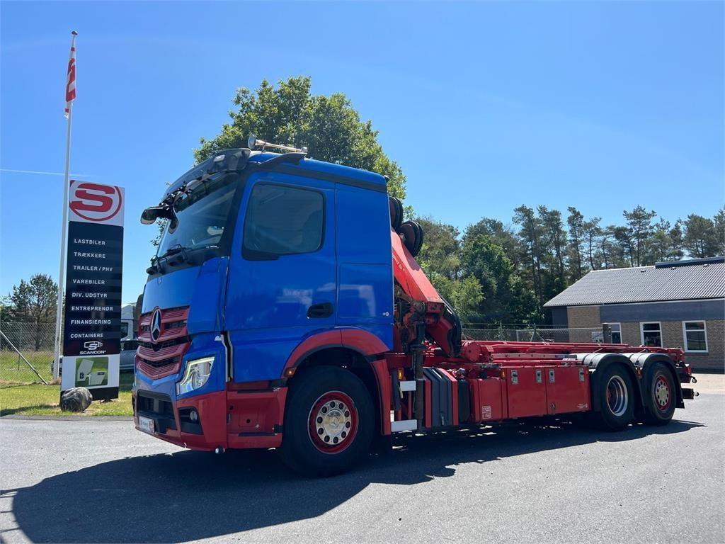Mercedes-Benz Antos 2545 - HMF 1520K-RCkran - Camion container de gunoi: Foto 1 Mercedes-Benz Antos 2545 - HMF 1520K-RCkran - Camion container de gunoi: Foto 1