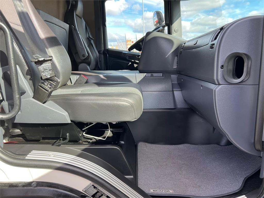 Scania P280 LB 6x2*4 MLB - 24 pallets - Camion cu prelată: Foto 4 Scania P280 LB 6x2*4 MLB - 24 pallets - Camion cu prelată: Foto 4