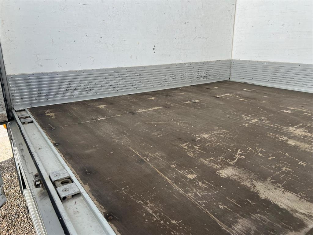 Volvo FE320 18 ton - Camion frigider: Foto 5 Volvo FE320 18 ton - Camion frigider: Foto 5